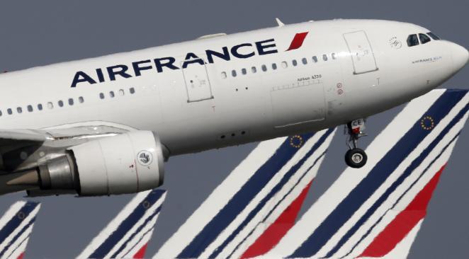 ALERTĂ DE ATAC CHIMIC la bordul unui avion Air France. Avioane de vânătoare americane au escortat aparatul