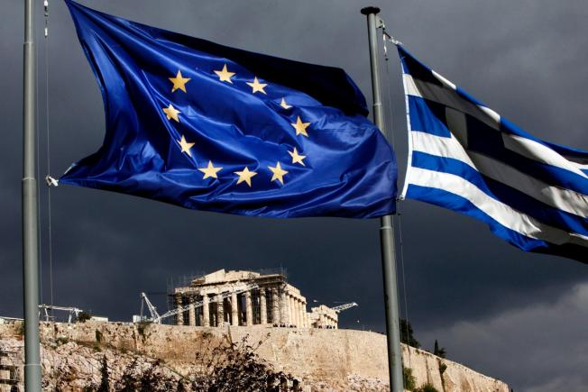 În lipsă de bani, Grecia aplică formula ”Te iubesc în felul meu”