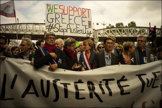 Marine Le Pen: „Acum le cereți grecilor să mai încerce o dată această austeritate teribilă. Asta echivalează cu o sclavie pe care o impuneți poporului grec” Marine Le Pen: „Acum le cereți grecilor să mai încerce o dată această austeritate teribilă. Asta echivalează cu o sclavie pe care o impuneți poporului grec”
