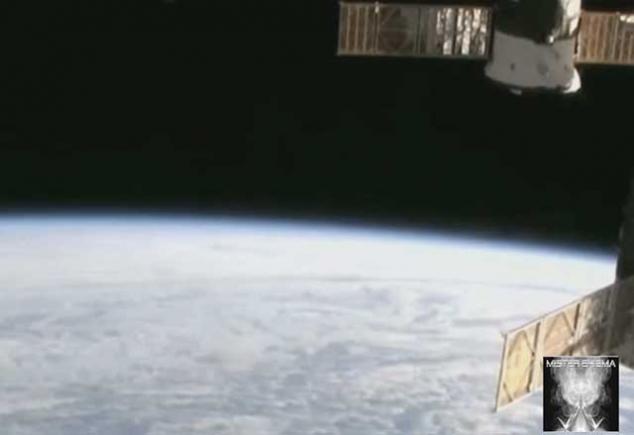 Apariția a TREI OZN-uri sau ÎNGERI a oprit transmisia NASA de pe Stația Spațială! (VIDEO)