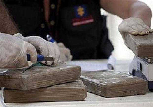 Cu drogurile la chiloţi şi cocaina printre banane. TOPUL celor mai inedite ascunzători ale traficanţilor Cu drogurile la chiloţi şi cocaina printre banane. TOPUL celor mai inedite ascunzători ale traficanţilor