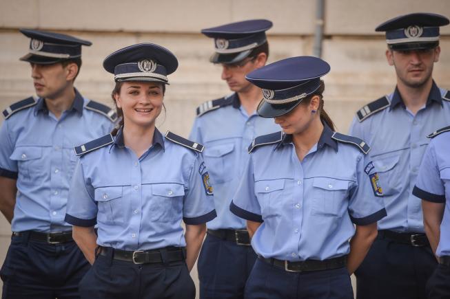 Veste bună pentru angajaţii din poliţie, armată şi servicii secrete. Vor primi mai mulţi bani pentru haine şi norma de hrană Veste bună pentru angajaţii din poliţie, armată şi servicii secrete. Vor primi mai mulţi bani pentru haine şi norma de hrană