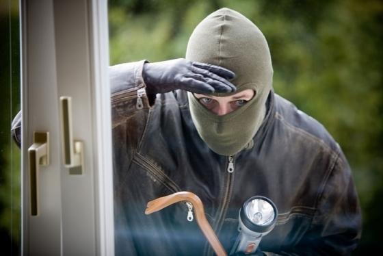 NOUL DISPOZITIV-MINUNE al spărgătorilor de locuinţe: nu forţează uşa şi nu lasă urme! Afacerist din Voluntari, hoţ cu patalama în zilele de sâmbătă şi duminică NOUL DISPOZITIV-MINUNE al spărgătorilor de locuinţe: nu forţează uşa şi nu lasă urme! Afacerist din Voluntari, hoţ cu patalama în zilele de sâmbătă şi duminică
