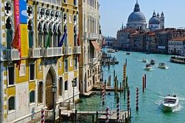Primarul Veneţiei doreşte să interzică parada gay, deoarece este un kitsch