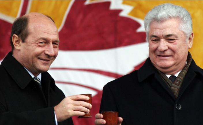  Băsescu i-a propus lui Voronin să facă Unirea: Hai în Parlament amândoi, tu preşedintele României Mari, eu vicepreşedinte! (VIDEO)
