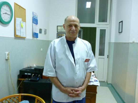 Pensionare forțată a singurului medic care operează cu laser metastaze pulmonare. Scrisoare deschisă către Ministru