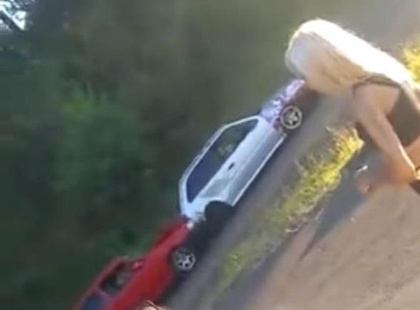 Atenție! Blondele pot provoca accidente în lanț! (VIDEO)