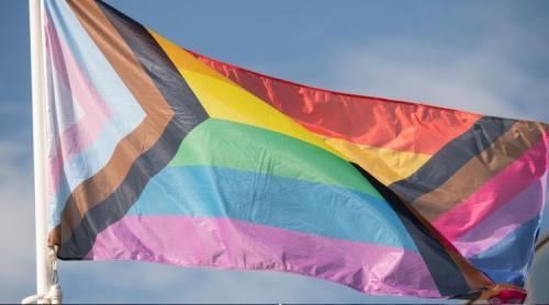 Primarul Londrei Sadiq Khan a sărbatorit Paștele arborând noul steag de "mândrie LGBT"